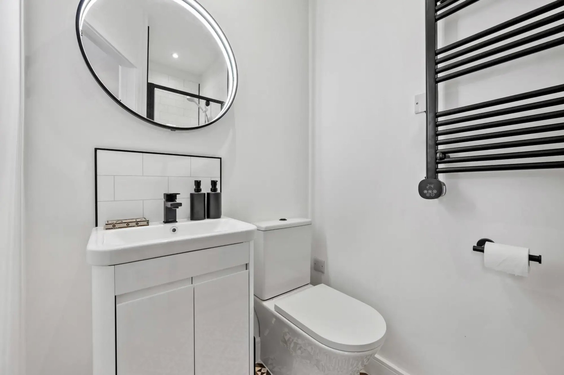 Boutique-homes-bawdlands-showerroom-4a