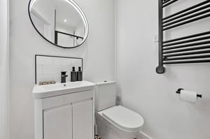 Boutique-homes-bawdlands-showerroom-4a